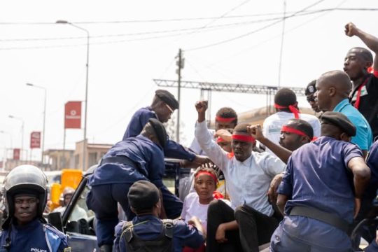 De Beni à Kinshasa, les voix qui dénoncent les violences sont réduites au silence par les groupes armés comme par les autorités